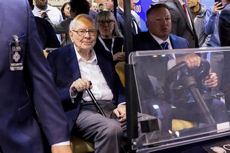 Berkshire halves Apple stake, boosts cash to $277 billion as it .